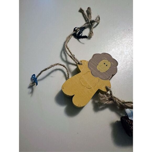 Wizard of Oz Painted Wooden Decor On String Garland Wendy Toto Lion Tin Man - Picture 2 of 9